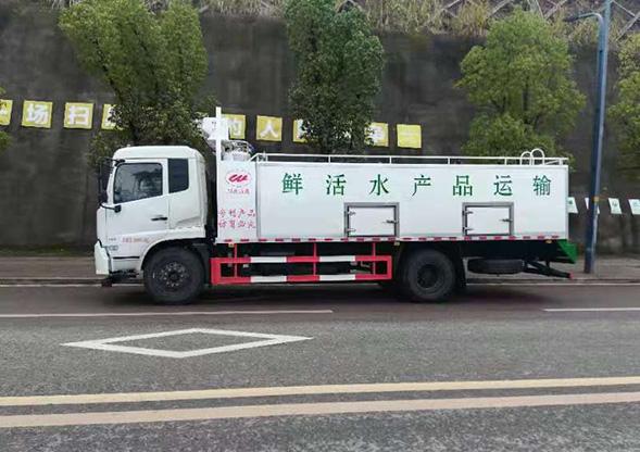 东风天锦国六运鱼车(5吨10方活鱼运输车)属于鲜活水产品运输车有燃油